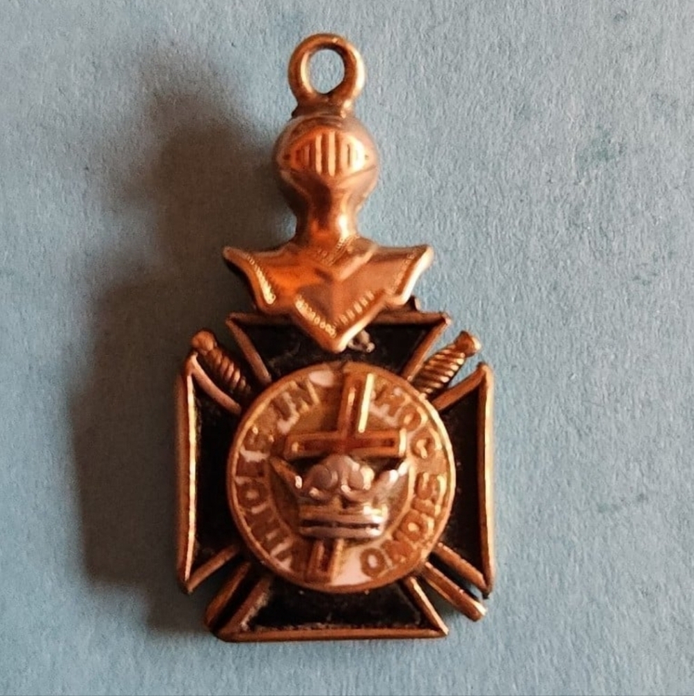 Antique Masonic Knights Templar Medal With Knight Bale